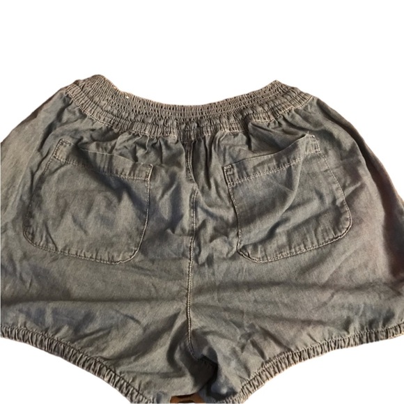 Maurices size large blue lightweight denim shorts - Picture 5 of 13